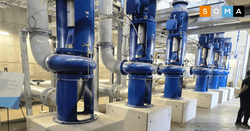 Cursisten SOMA opleiding monteur Gas-Water bezoeken nieuwbouw van Vitens